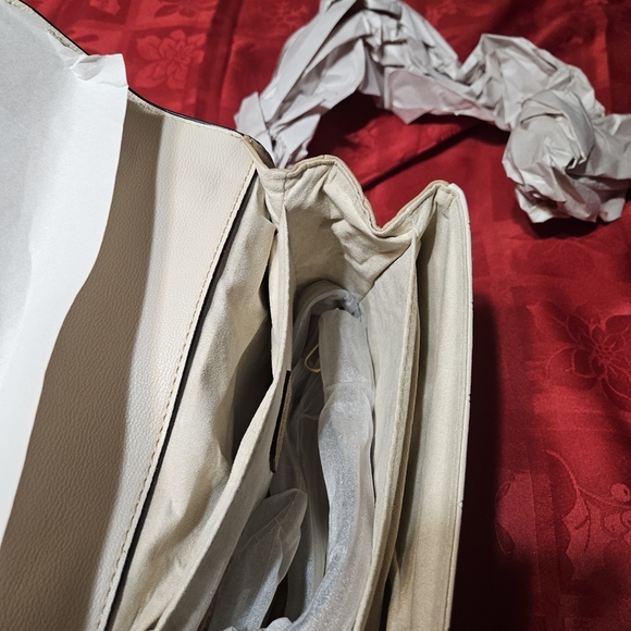 Elegant Biege/Taupe Crossbody Purse - Picture 5 of 8